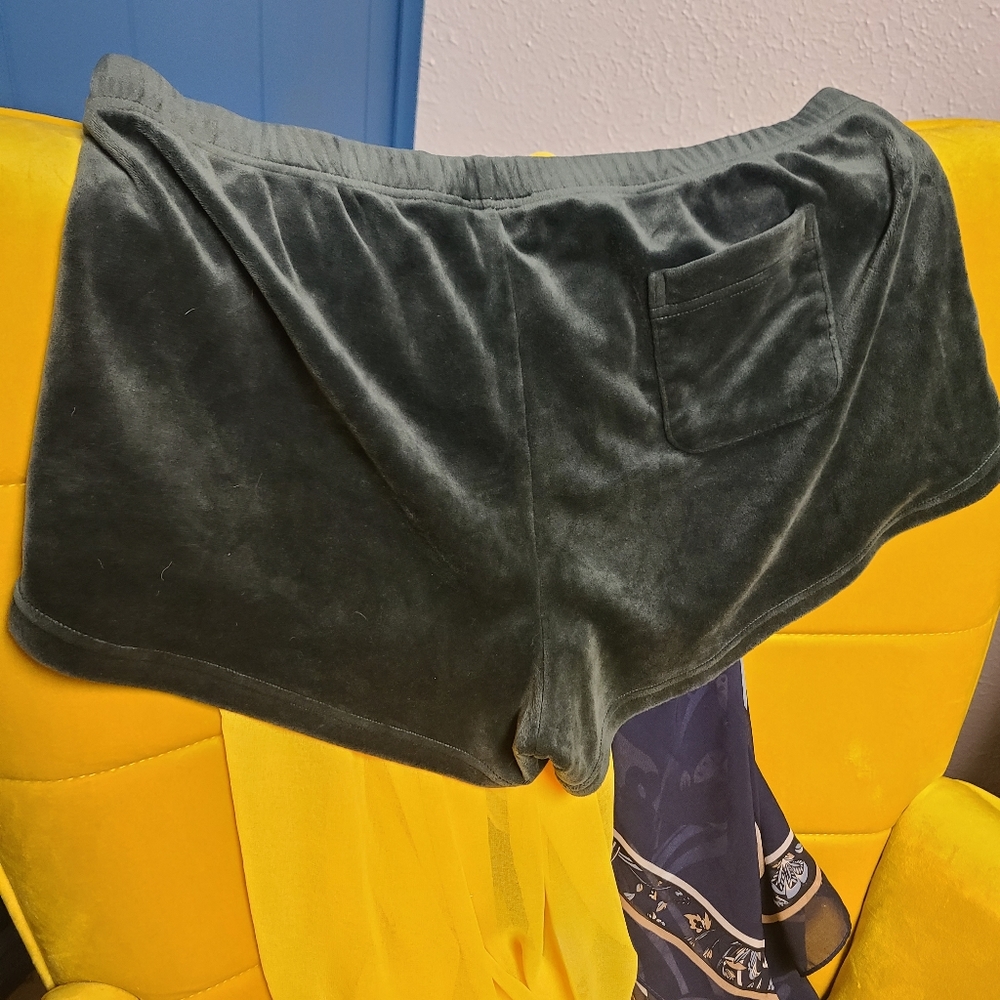 Ugg Velour Shorts Size XL - Picture 3 of 5
